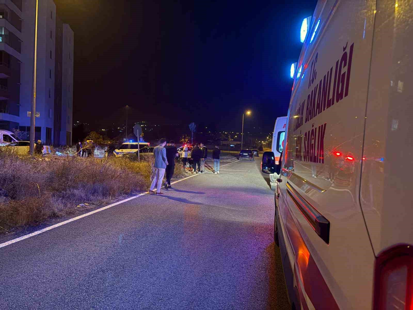 motosiklet otomobile carpti 1i agir 4 yarali 4 aId5yHeN