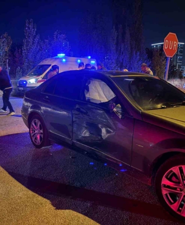 motosiklet-otomobile-carpti-1i-agir-4-yarali-ZSKTTOuQ.jpg