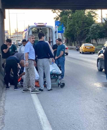 motosiklet-otomobile-carpti-surucu-agir-yaralandi-JPUTlBhL.jpg