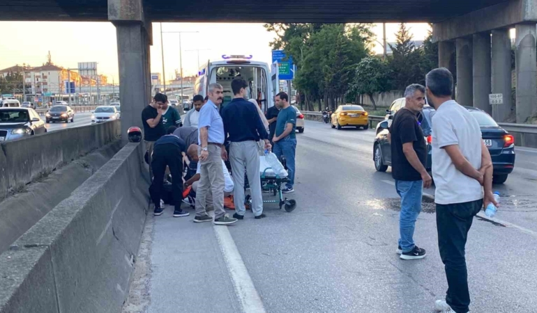 motosiklet-otomobile-carpti-surucu-agir-yaralandi-JPUTlBhL.jpg