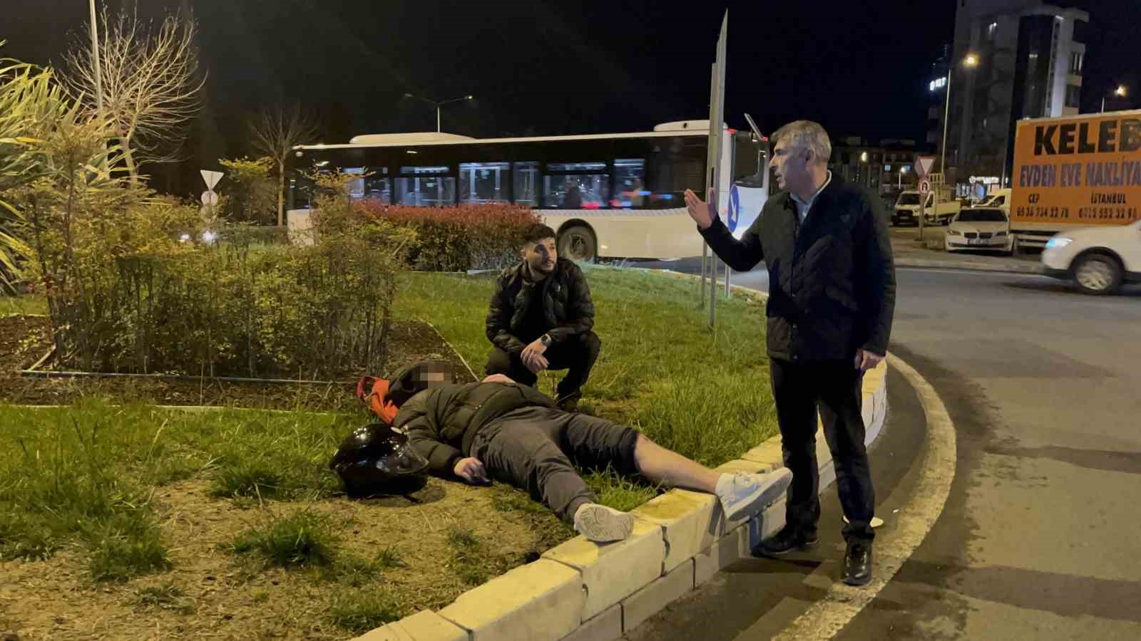 motosiklet otomobile ok gibi saplandi kaza ani kamerada 0