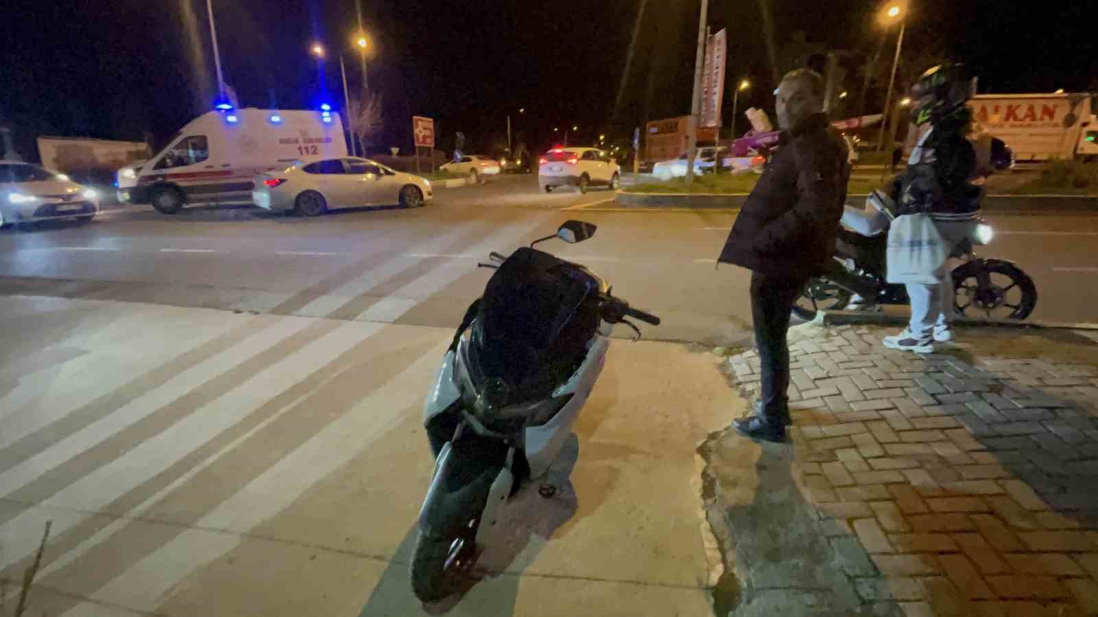 motosiklet otomobile ok gibi saplandi kaza ani kamerada 4 CPORTZ9n