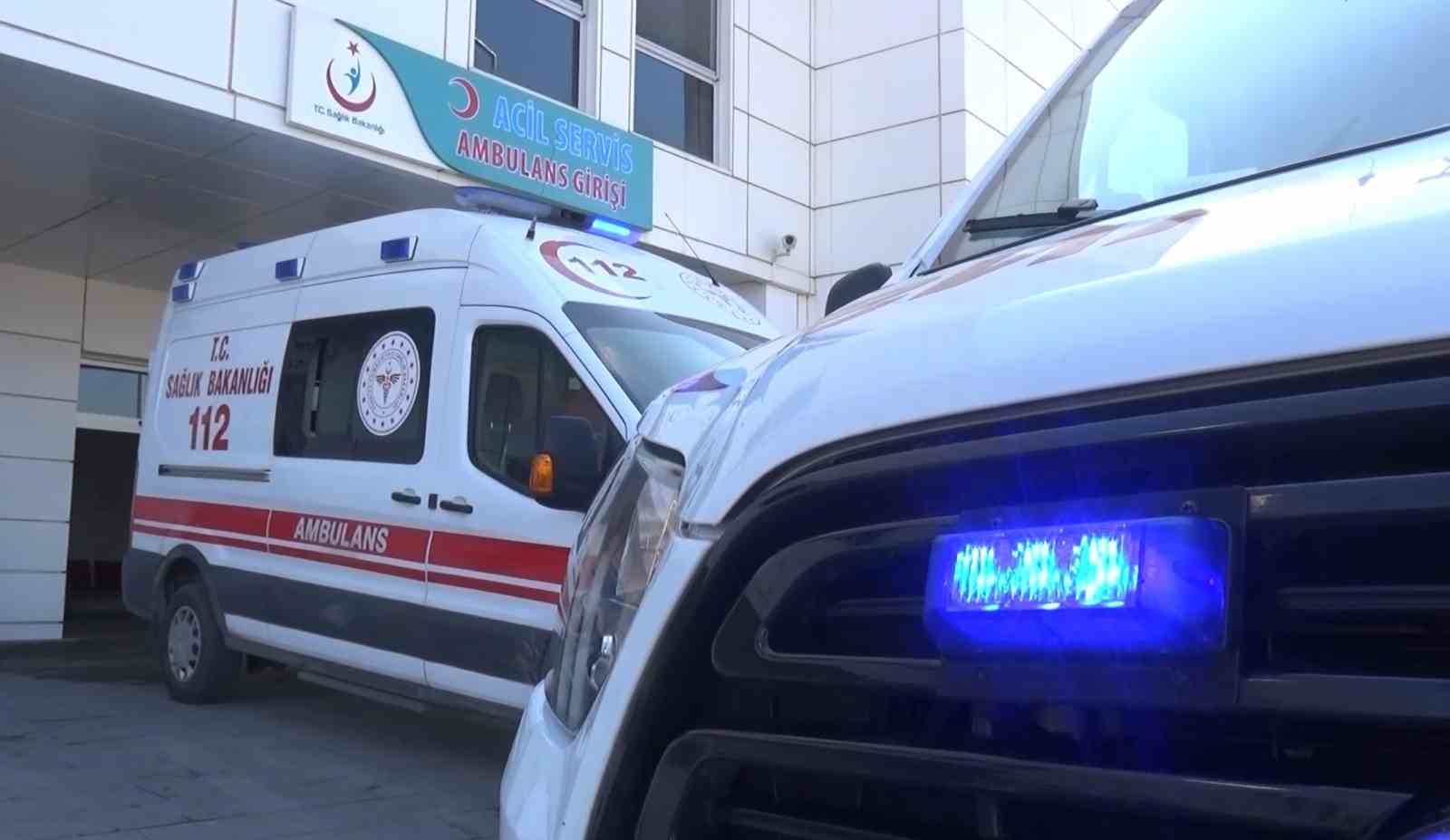 motosiklet park halindeki otomobile carpti 15 yasindaki surucu agir yaralandi 2 2JlbTnRc