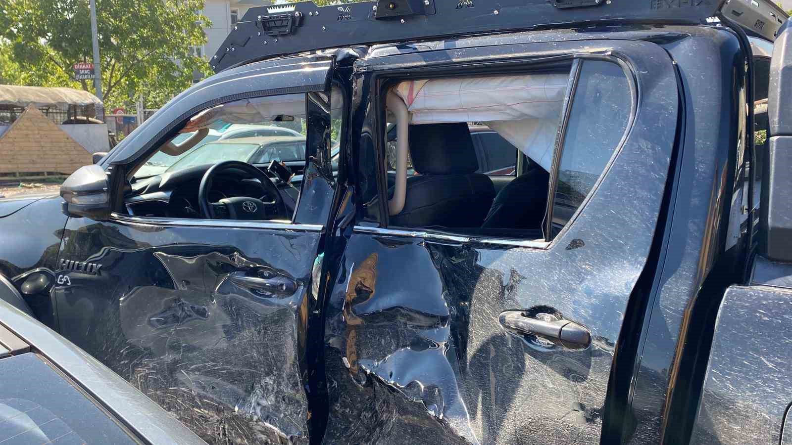 motosiklet pikaba carpti 2 agir yarali 2 kfDkST4E