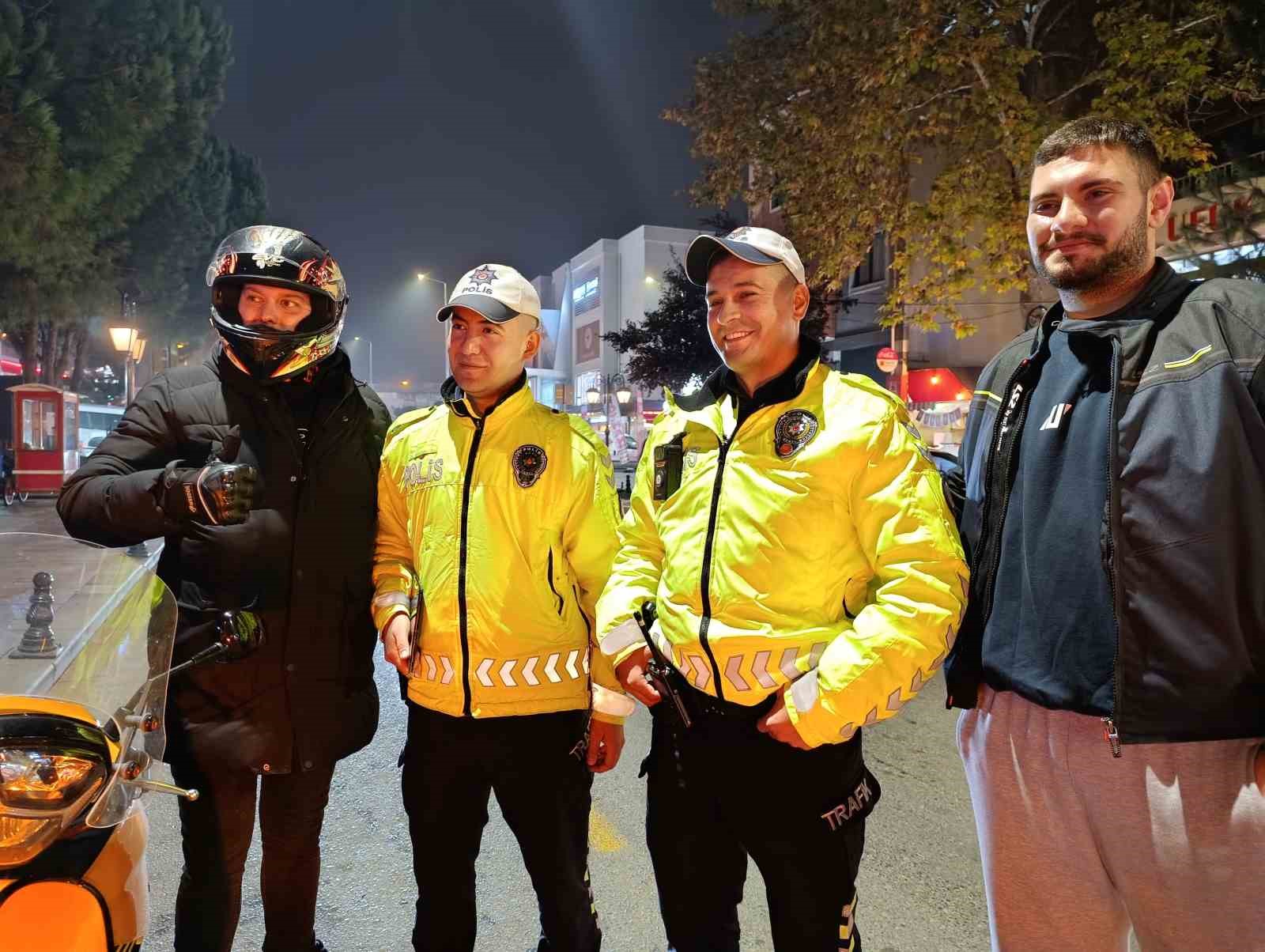 Motosiklet sürücülerine eldiven zorunluluğu: Tekirdağ’da denetimler başladı 7 motosiklet suruculerine eldiven zorunlulugu tekirdagda denetimler basladi 3 OtCqUtXU