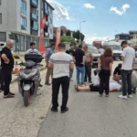 motosiklet-surucusu-otomobile-carpmamak-icin-frene-basinca-savruldu-1-yarali-jXdtRQr9.jpg