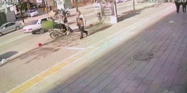 motosiklet-surucusunun-dikkatsizligi-kazaya-neden-oldu-2-kisi-yaralandi-9OlPRH3U.jpg