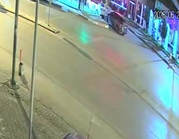 motosiklet-surucusunun-olumden-dondugu-kaza-kamerada-ac2z8IsE.jpg