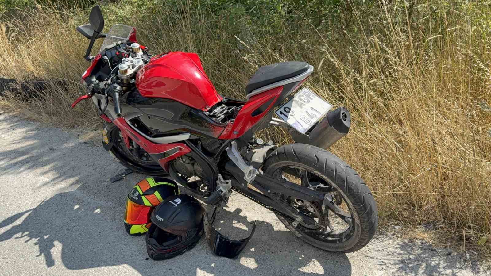 Motosiklet tıra arkadan çarptı: 2 yaralı 4 motosiklet tira arkadan carpti 2 yarali 0 5NTaumzT
