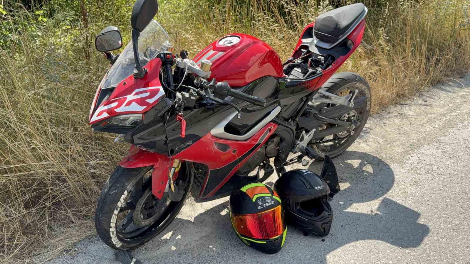 Motosiklet tıra arkadan çarptı: 2 yaralı 5 motosiklet tira arkadan carpti 2 yarali 1 evW3CkDN