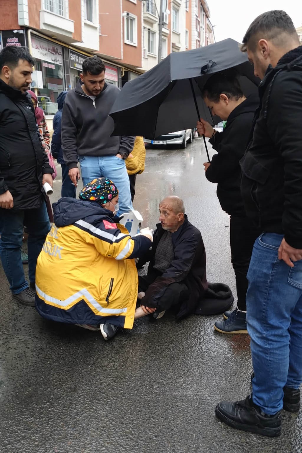 motosiklet yayaya carpti 1 yarali 4 FUqzpfbf