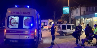 motosiklet-yolun-karsisina-gecmeye-calisan-adama-carpti-3-yarali-QIpWQVEx.jpg