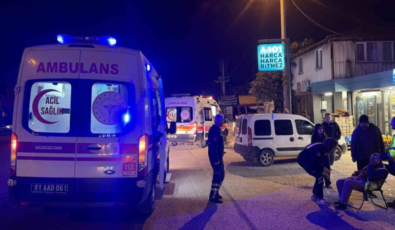 motosiklet-yolun-karsisina-gecmeye-calisan-adama-carpti-3-yarali-QIpWQVEx.jpg