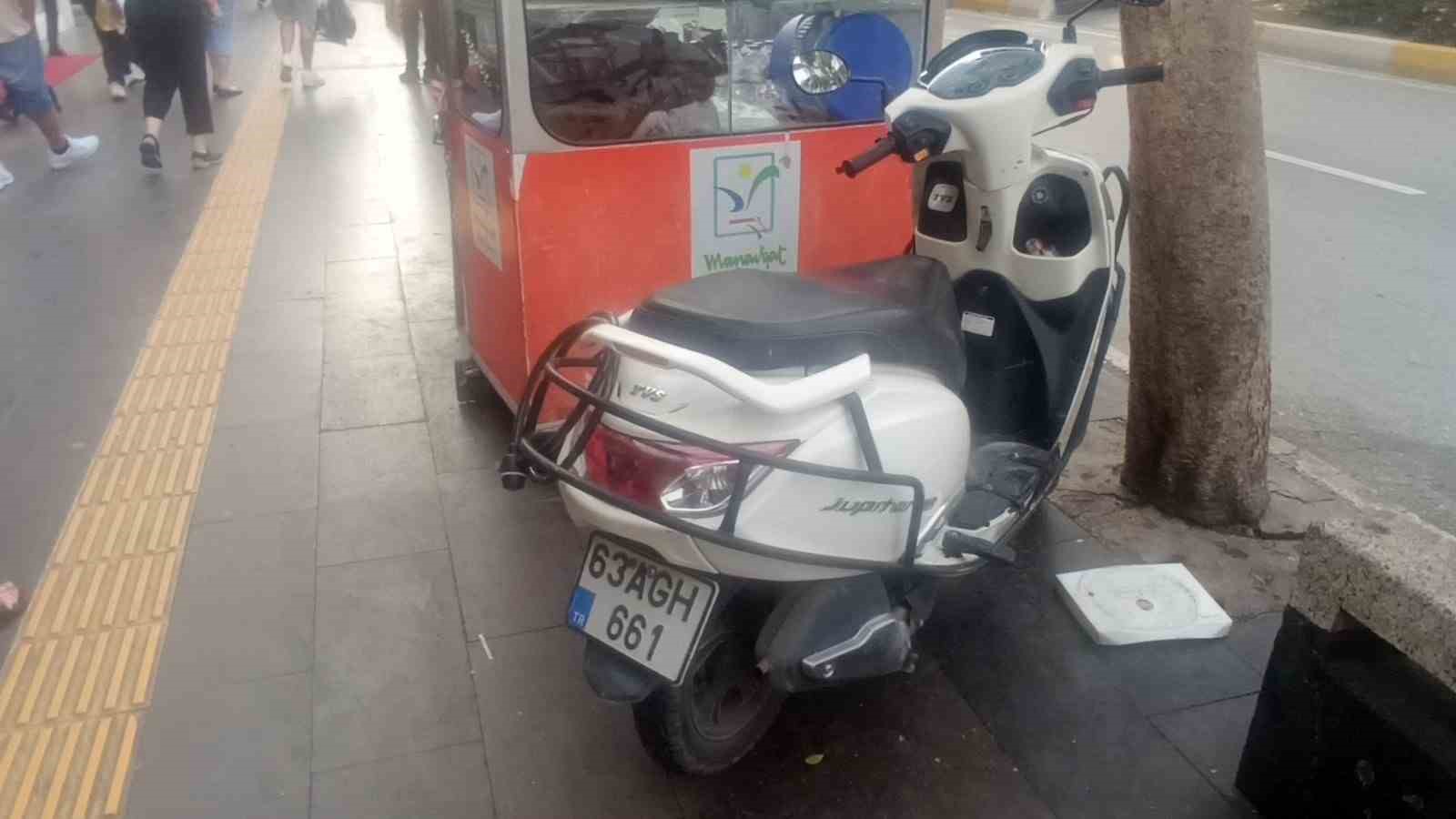 motosiklete carpmamak icin frene basti devrilen motosikletten yola savruldu 1 yarali 2