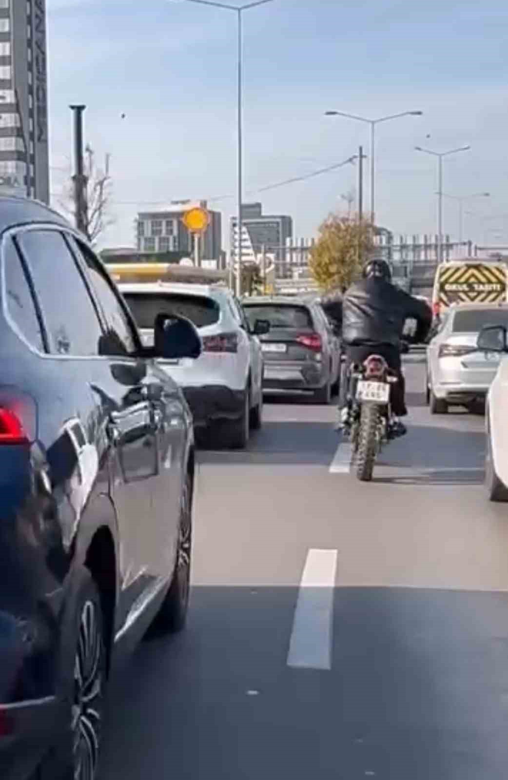 motosikleti at surer gibi surdu 2 Yev1yvjv