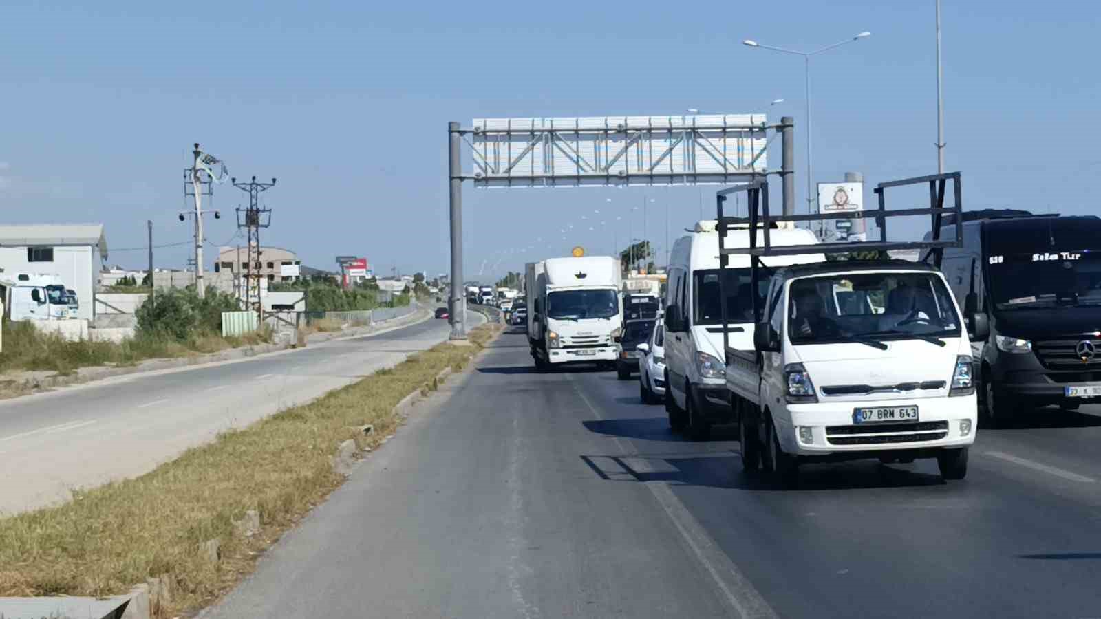 motosikleti gozlerinin onunde demir yiginina dondu yardim istedigi suruculer sadece izleyebildi 7 kuvZXwy6