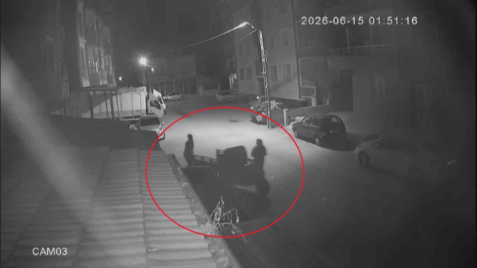 motosikleti ittirerek calan hirsizin 54 suc kaydi oldugu ortaya cikti 0 XjEJszjJ