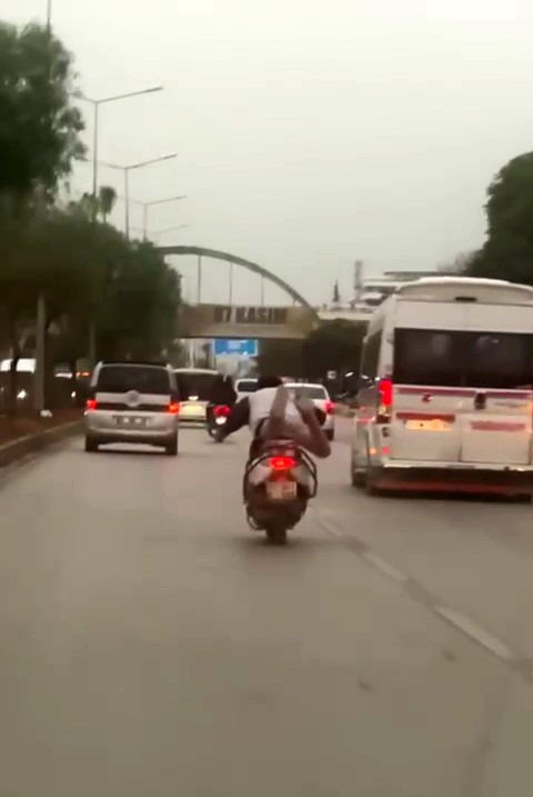motosikleti once comelerek sonra yatarak surdu 1