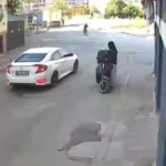 motosikletin-captigi-bisikletli-cocuk-yaralandi-kaza-ani-kamerada-fjxuKpeQ.jpg