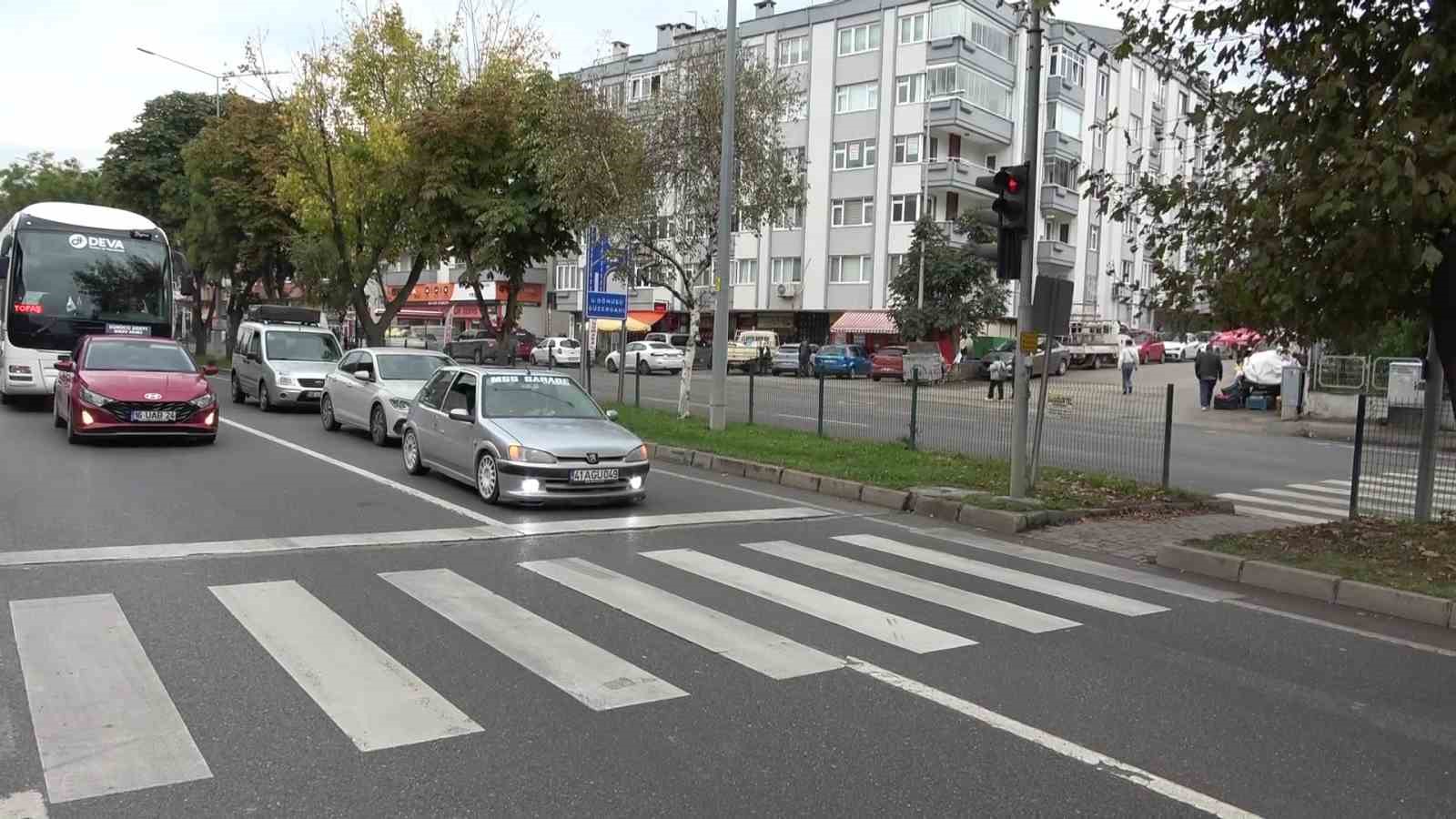 motosikletin carptigi adamin yanindan boyle gectiler 1 uIu3RGj6