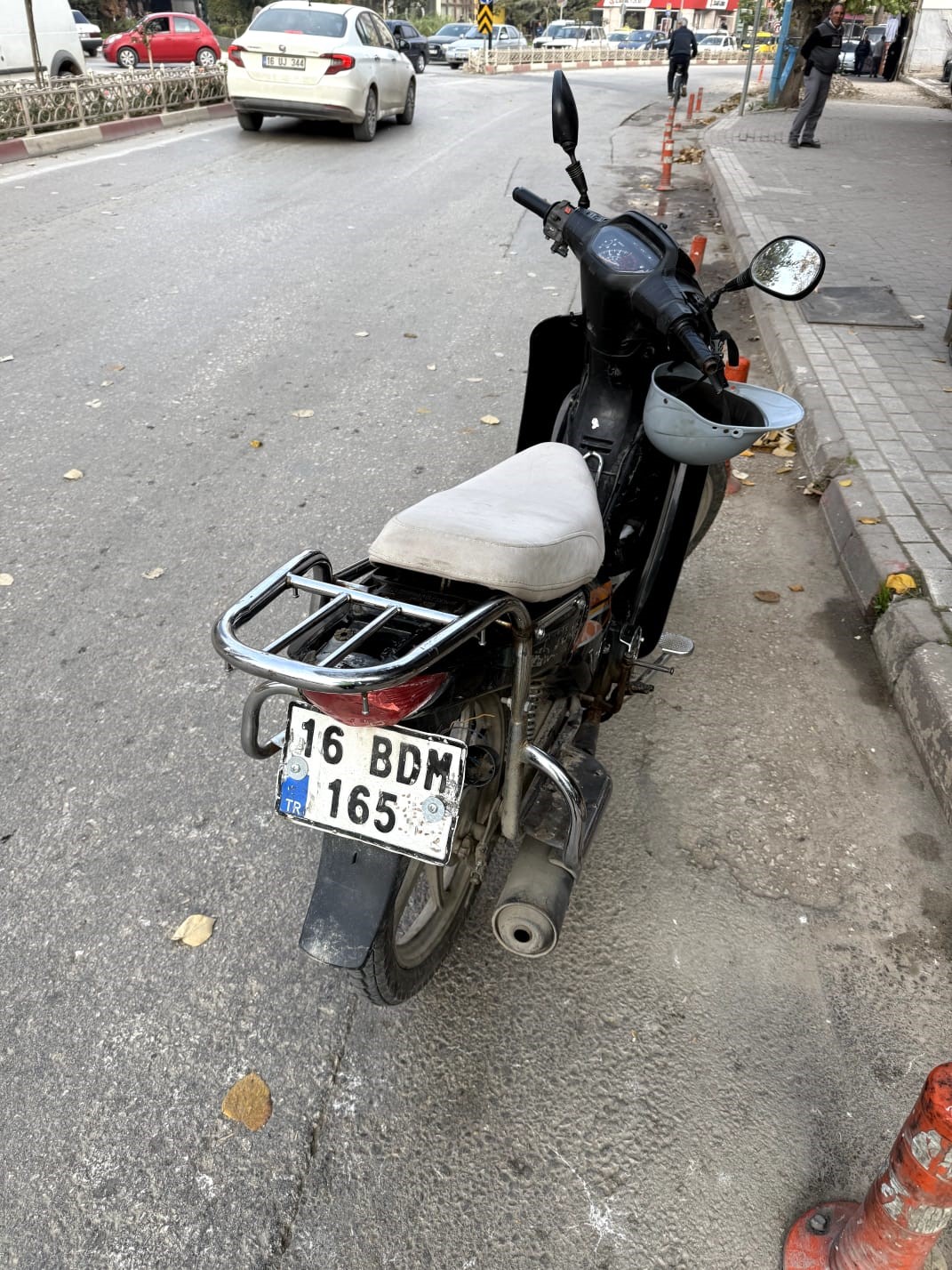 motosikletin carptigi kadin yaralandi 2 jOIITmrJ
