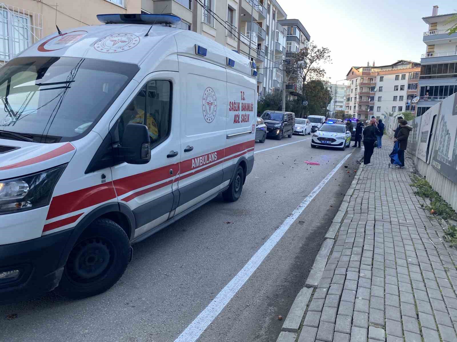 motosikletin carptigi kadin yaralandi 4 X1XygyN3