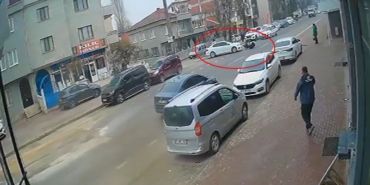 motosikletin-devrildigi-kaza-ani-kamerada-1-yarali-BOtAmkYw.jpg