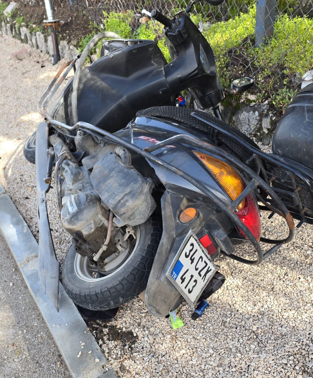 motosikletin kontrolunu kaybeden surucu agir yaralandi 1 auDGs6hr