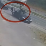 motosikletin-otomobile-carpma-ani-kamerada-2-yarali-KzgOsrAh.jpg