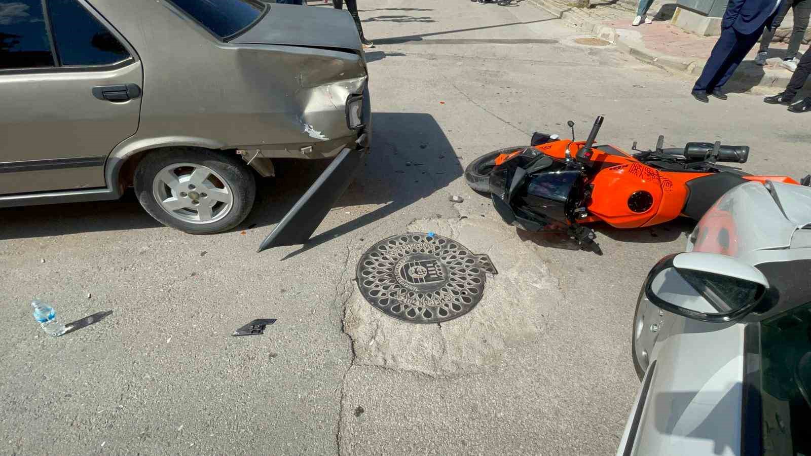 motosikletin otomobille carpistigi kaza kamerada 1 yarali 3 wQ7vwlZt