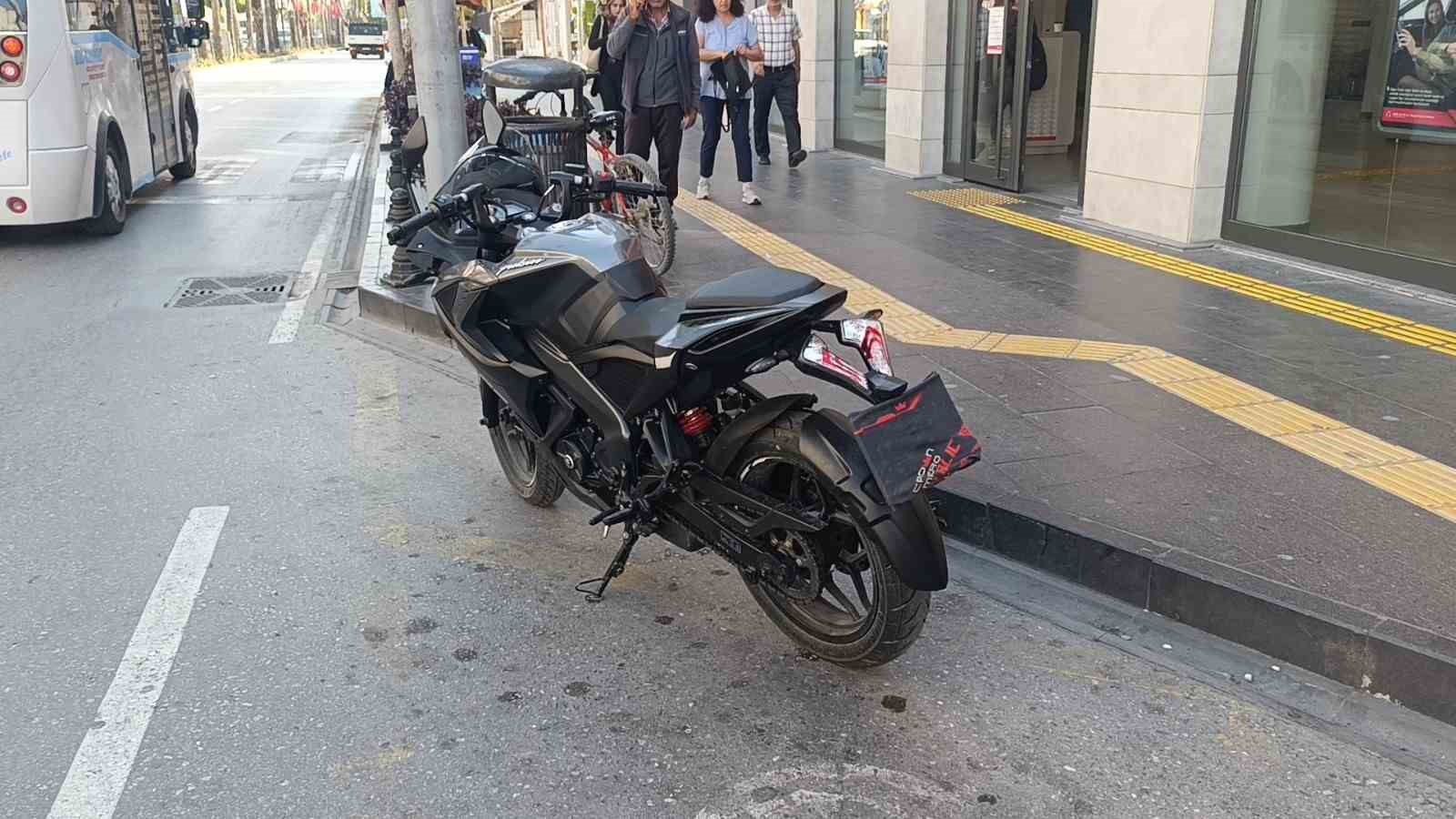 motosikletin plakasini bandana ile kapatti 43 bin 149 tl ceza yedi 1