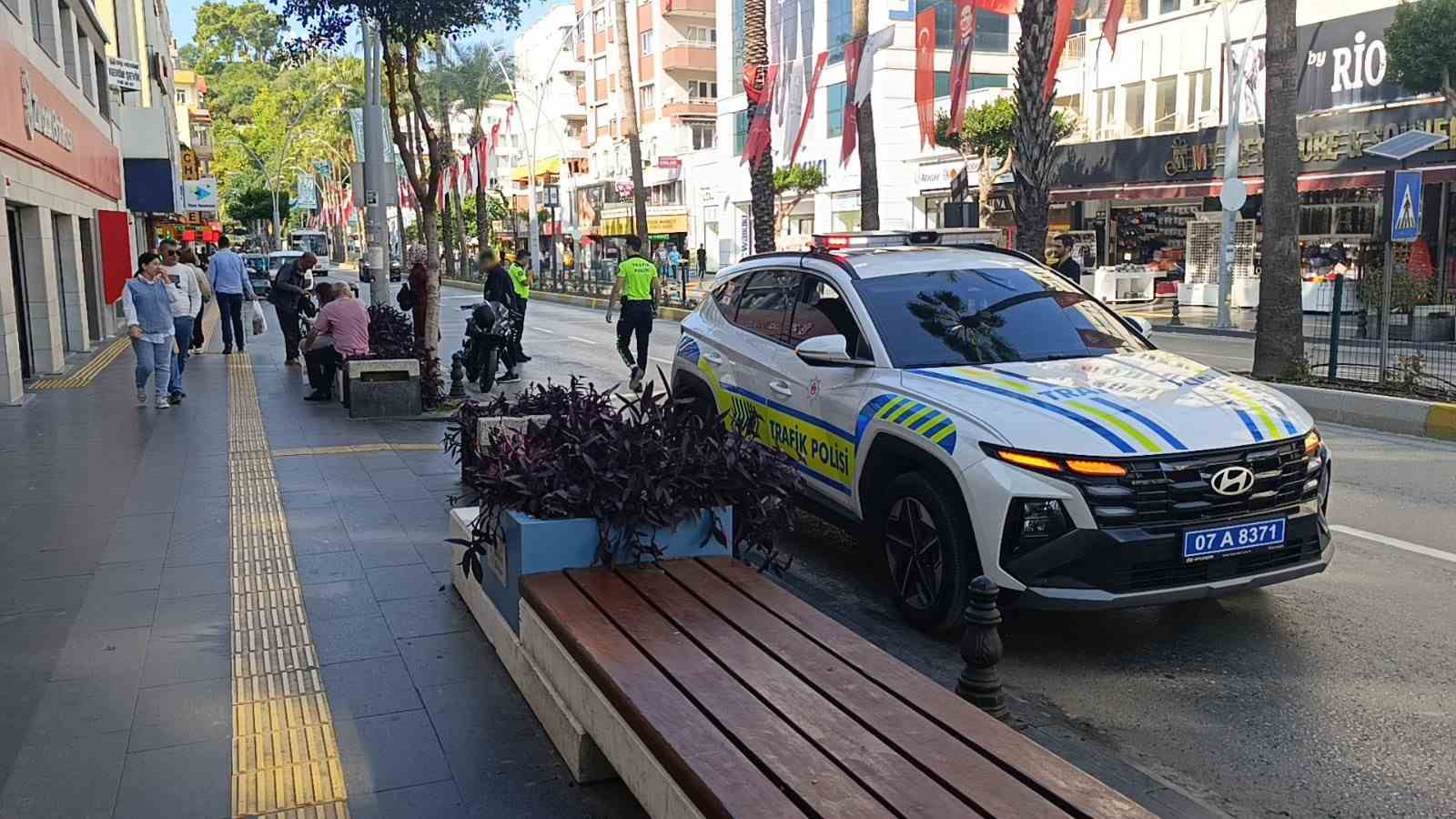 motosikletin plakasini bandana ile kapatti 43 bin 149 tl ceza yedi 5 ANlur6Fz