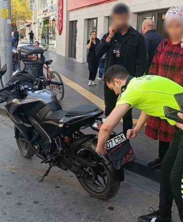 motosikletin-plakasini-bandana-ile-kapatti-43-bin-149-tl-ceza-yedi-Li7FaESH.jpg