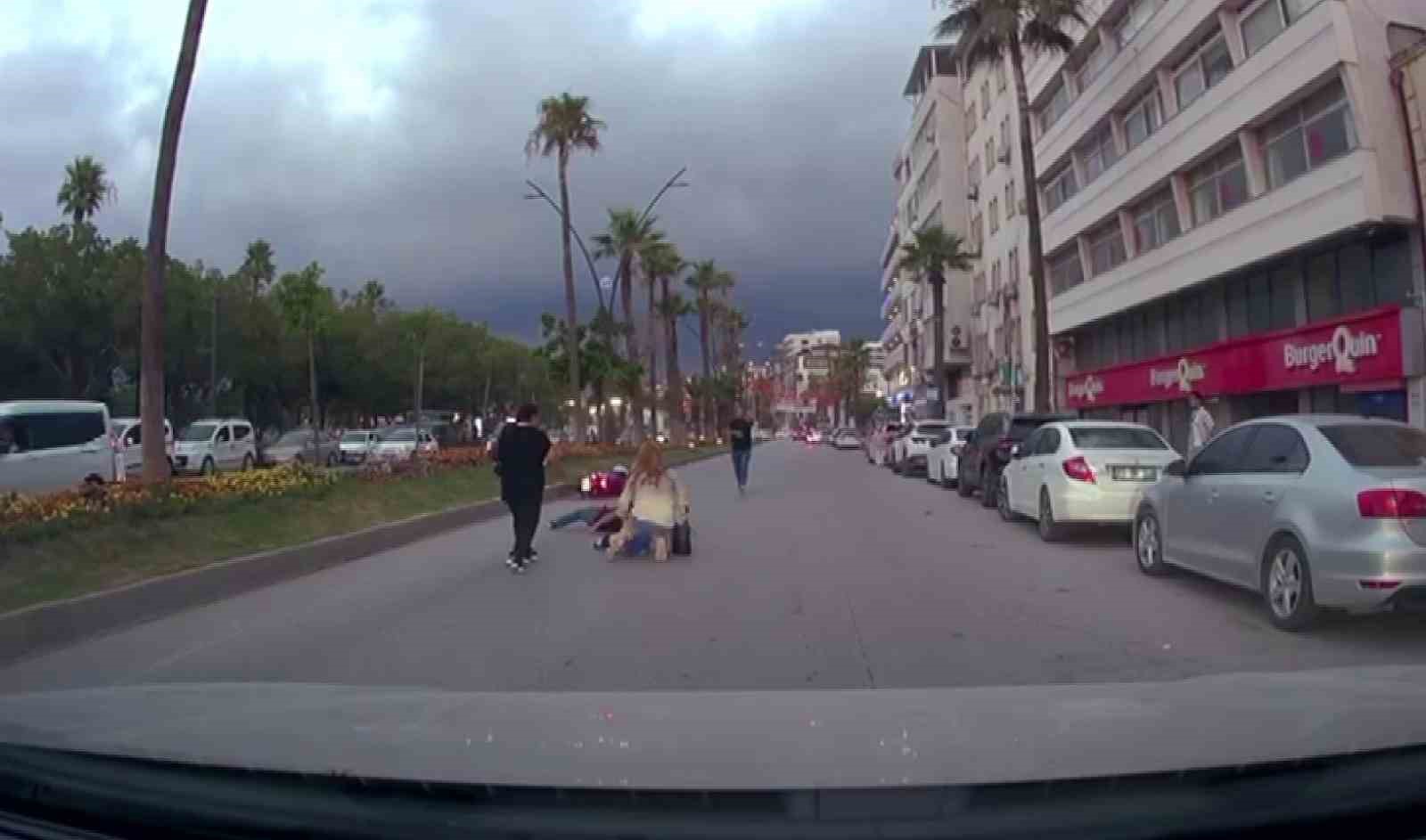 motosikletin scooterli cocuga carptigi anlar kamerada 0