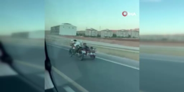 motosikletin-uzerine-uzandi-hem-kendi-hem-de-arkadasinin-canini-hice-saydi-4mif3kgU.jpg