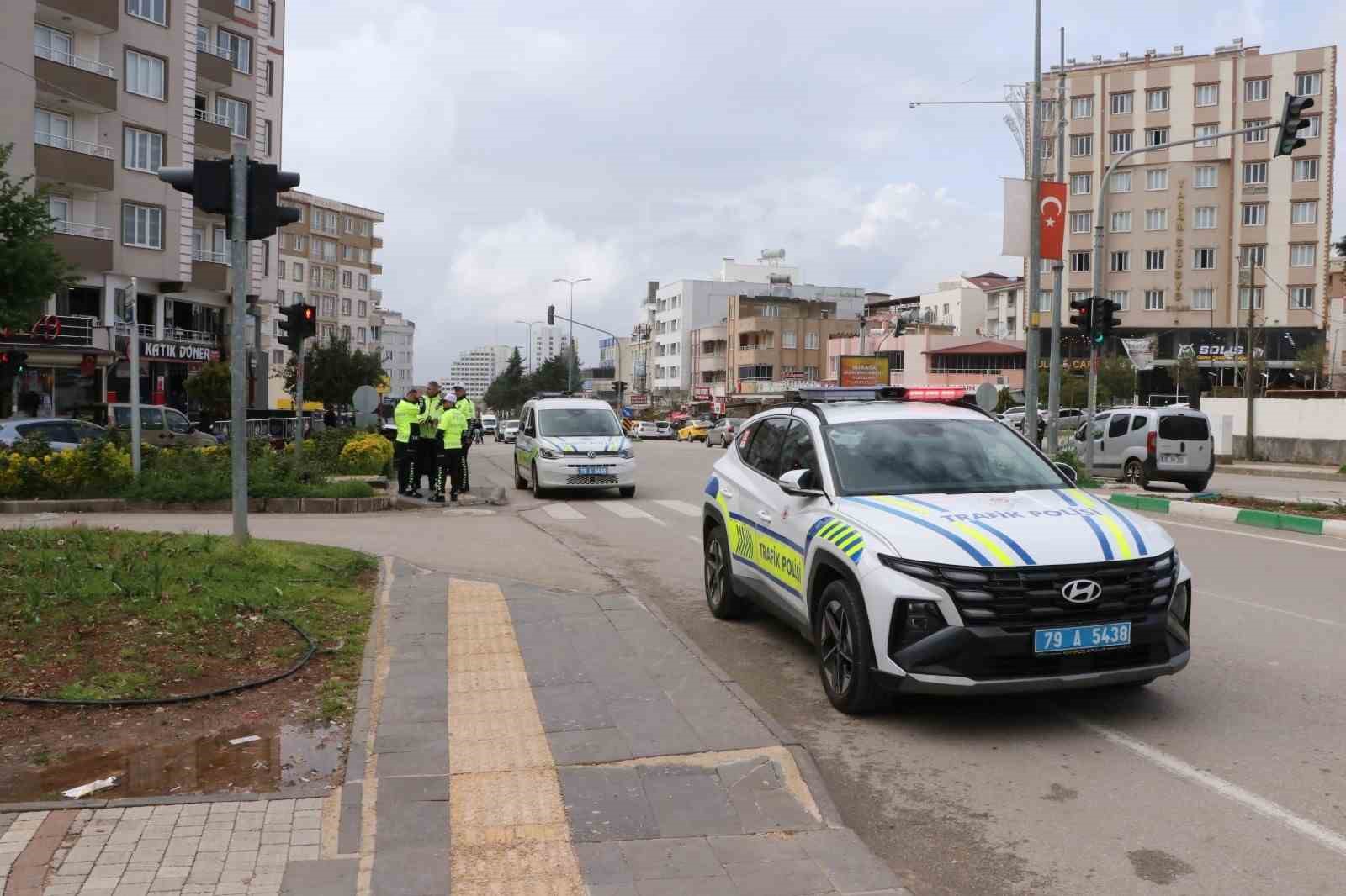 Motosikletin yayalara çarptığı kaza kamerada: Baba ve bebeği yaralandı 8 motosikletin yayalara carptigi kaza kamerada baba ve bebegi yaralandi 4 Ts6d4264