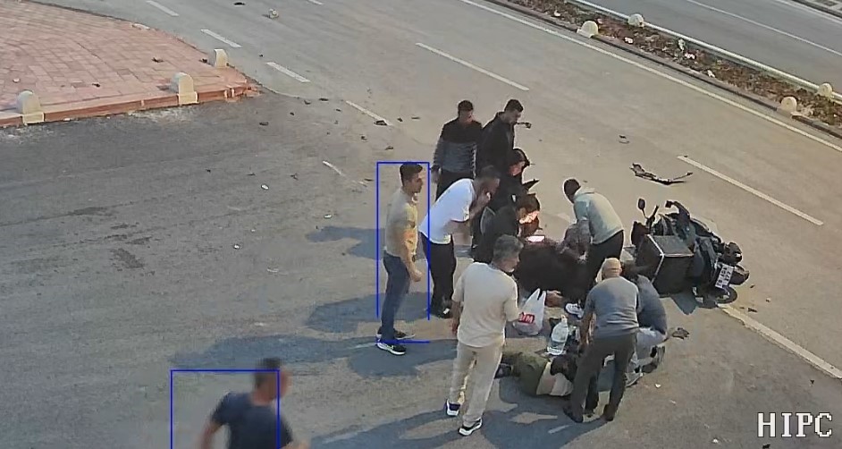 Motosikletin yayayı havaya uçurduğu an kameraya yansıdı: 2 yaralı 6 motosikletin yayayi havaya ucurdugu an kameraya yansidi 2 yarali 2 wBwtnqXH