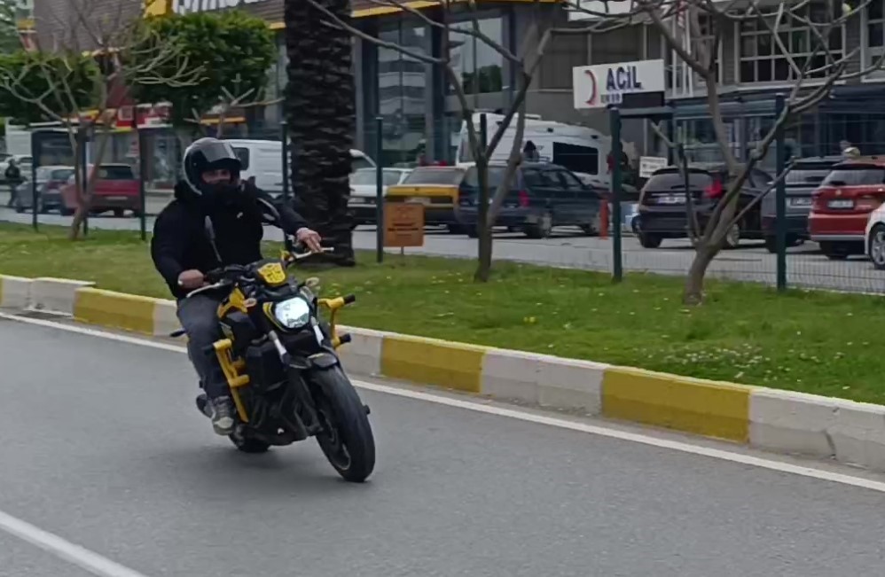 motosikletini uygulama yapan polislerin uzerine surup kacti 3 d12W3tgL