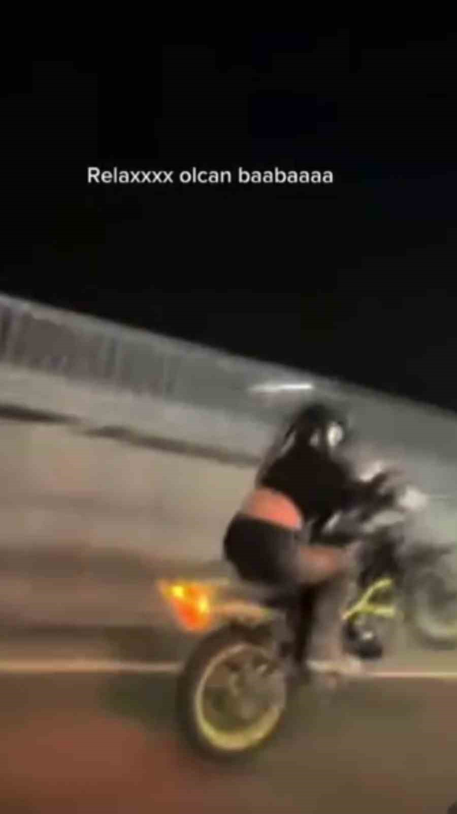 motosikletinin onunu kaldirdigi anlari paylasarak relax olacaksin baba yazan motosiklet surucusune ceza 1 uMLbdvGk