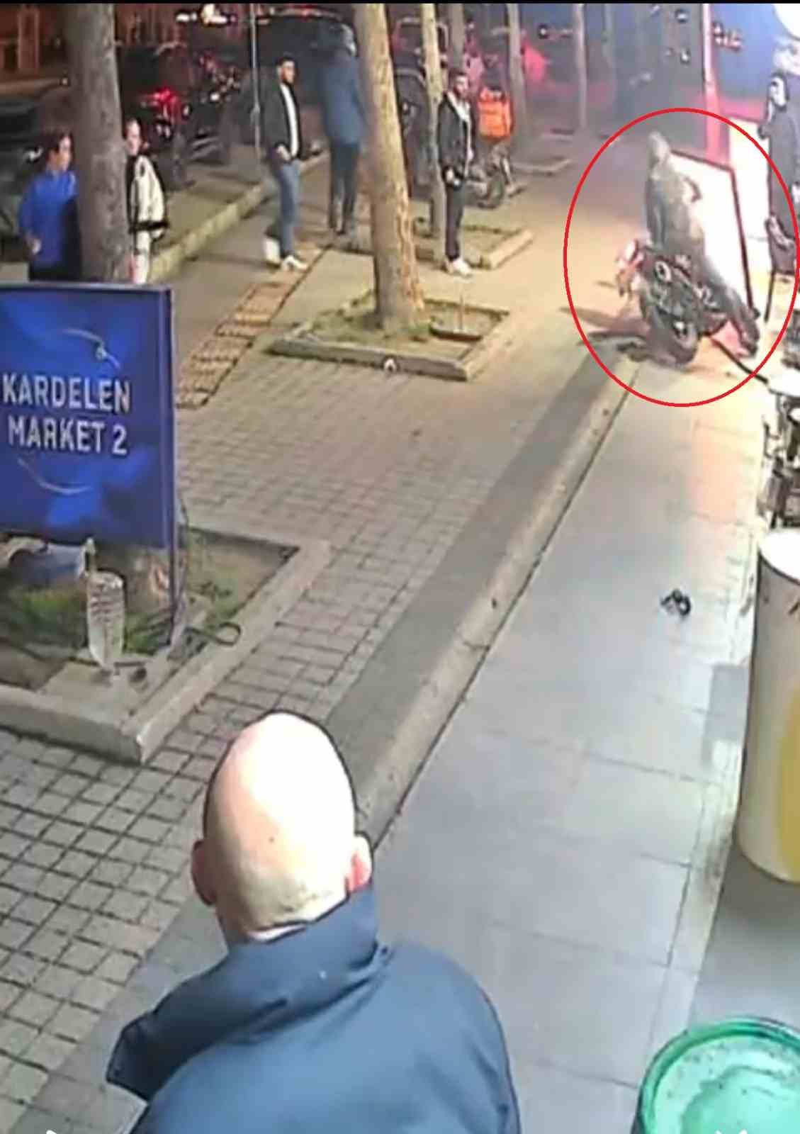 motosikletiyle kaldirima daldi tekel bayisinden icki alip kadinlara boyle satasti 5 qcfvtDr3