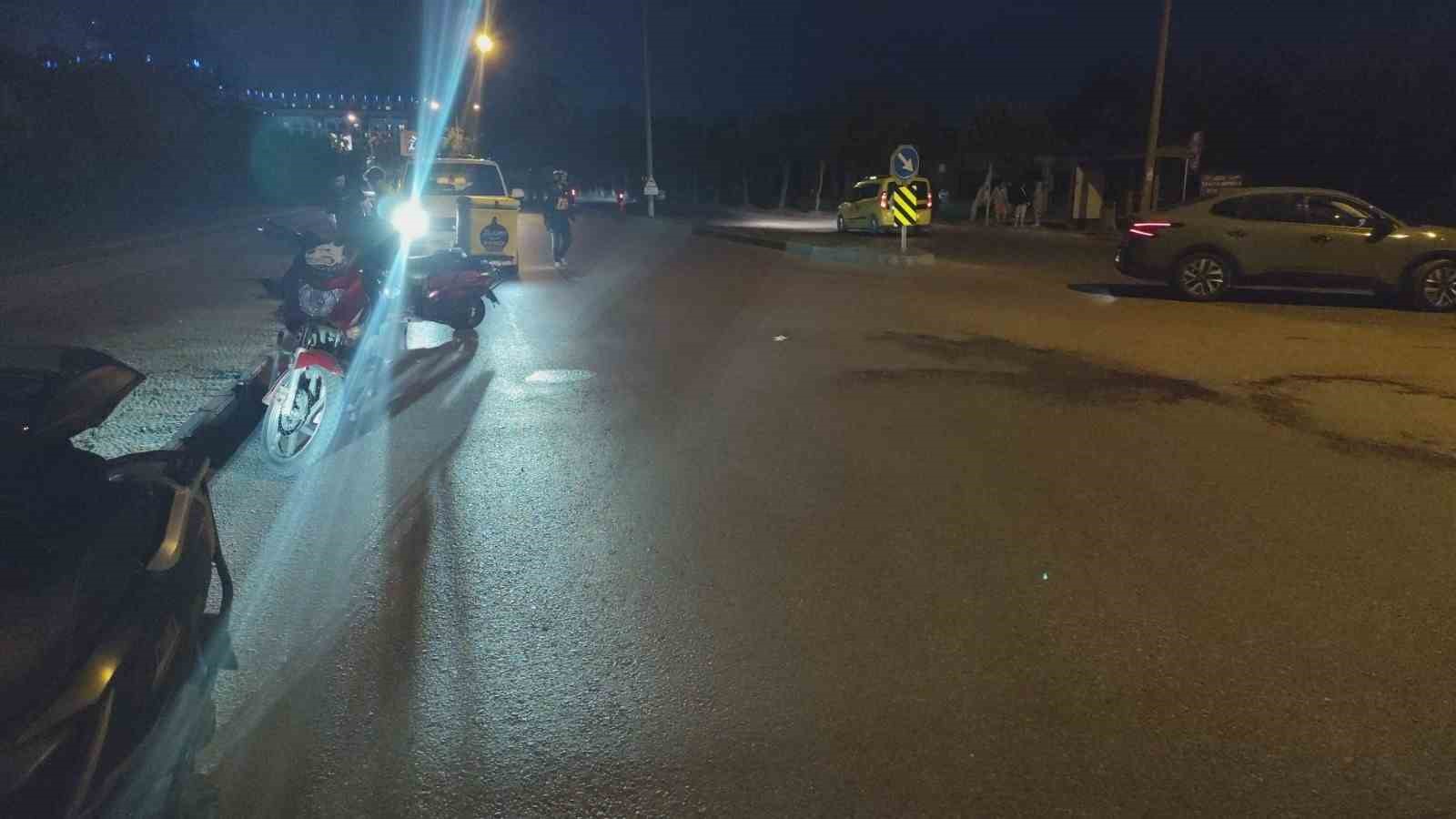 motosikletiyle karanlikta kaldirima carpti 1 yarali 3 HVf1Paas