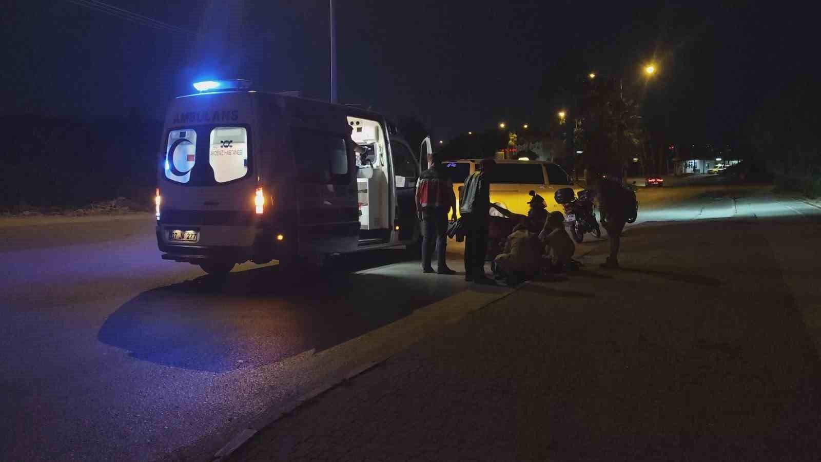 motosikletiyle karanlikta kaldirima carpti 1 yarali 4 BPwICy5V