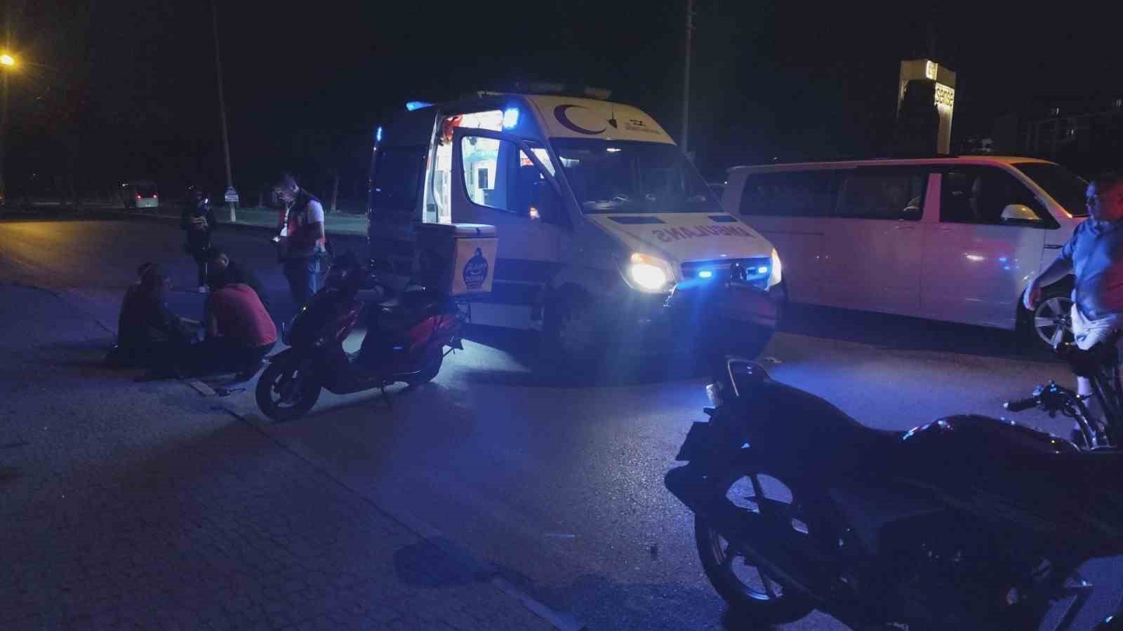 motosikletiyle karanlikta kaldirima carpti 1 yarali 5 k7umI1GH