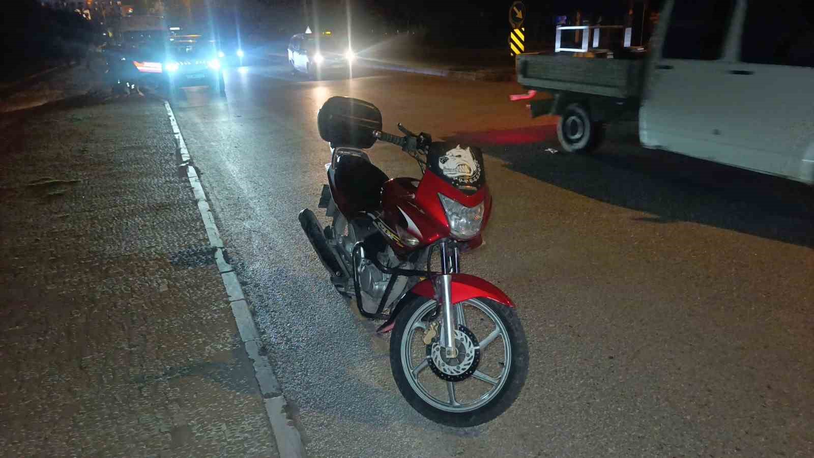 motosikletiyle karanlikta kaldirima carpti 1 yarali 6 YbNLbpHU
