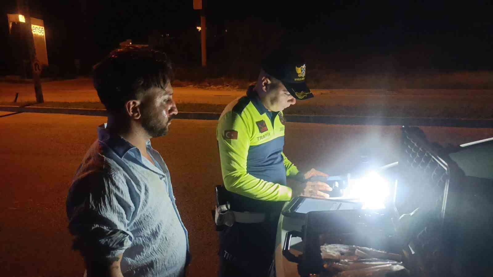 motosikletiyle karanlikta kaldirima carpti 1 yarali 7 mPFUQXrv