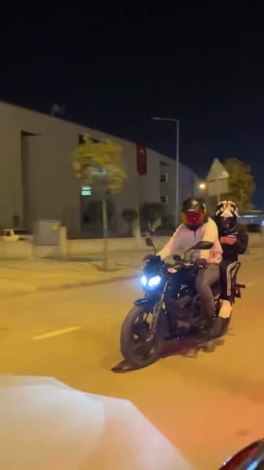 motosikletiyle on kaldirdi kayarak boyle dustu 5 lcg4f8iG