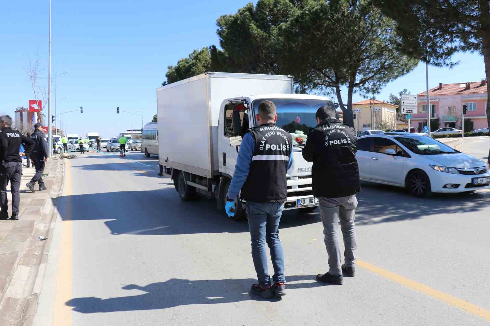 motosikletiyle yaya gecidinden gecmek isten adam hayatini kaybetti 1 auB78bhn