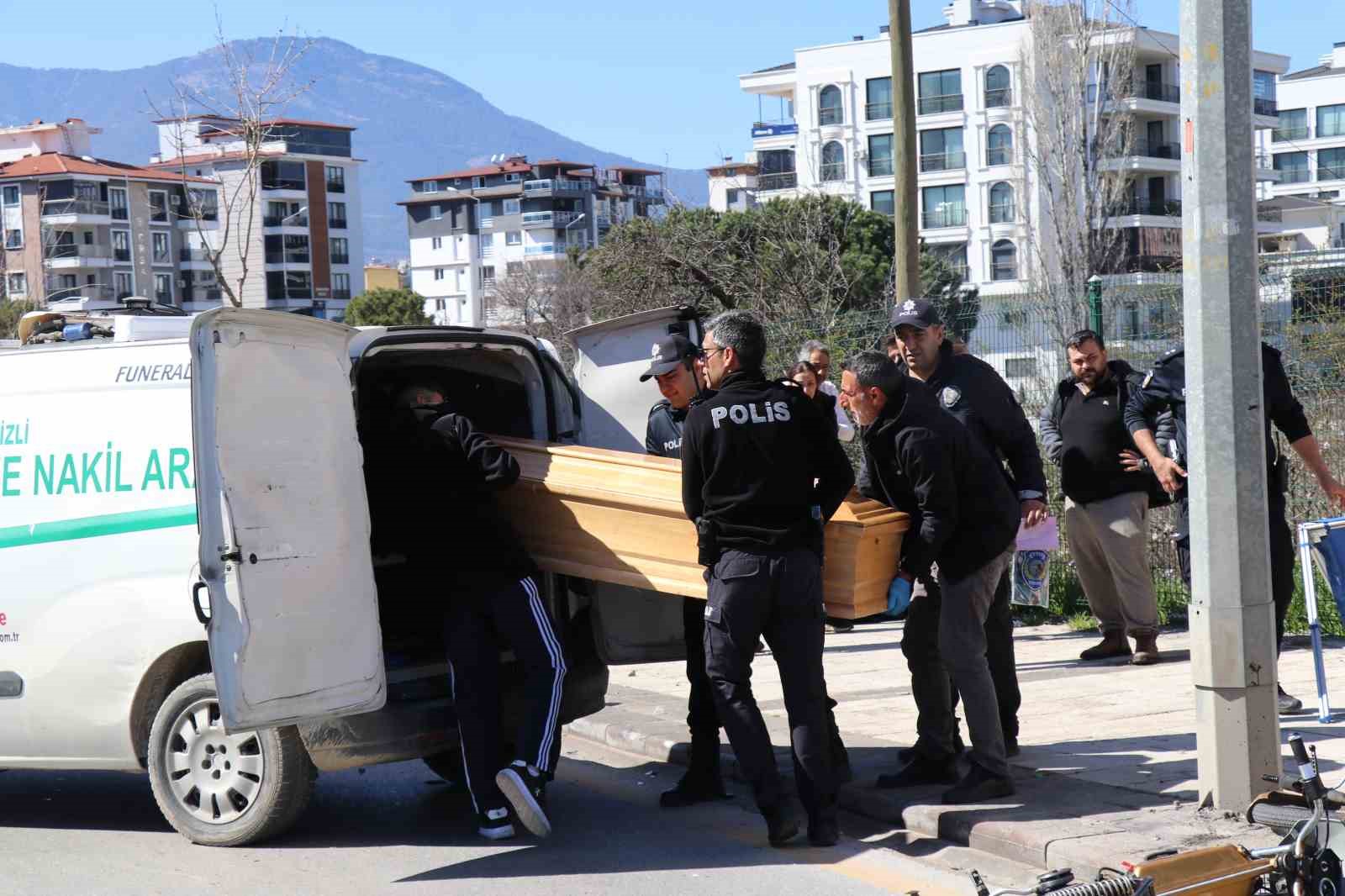 motosikletiyle yaya gecidinden gecmek isten adam hayatini kaybetti 5 UjPHjTHE