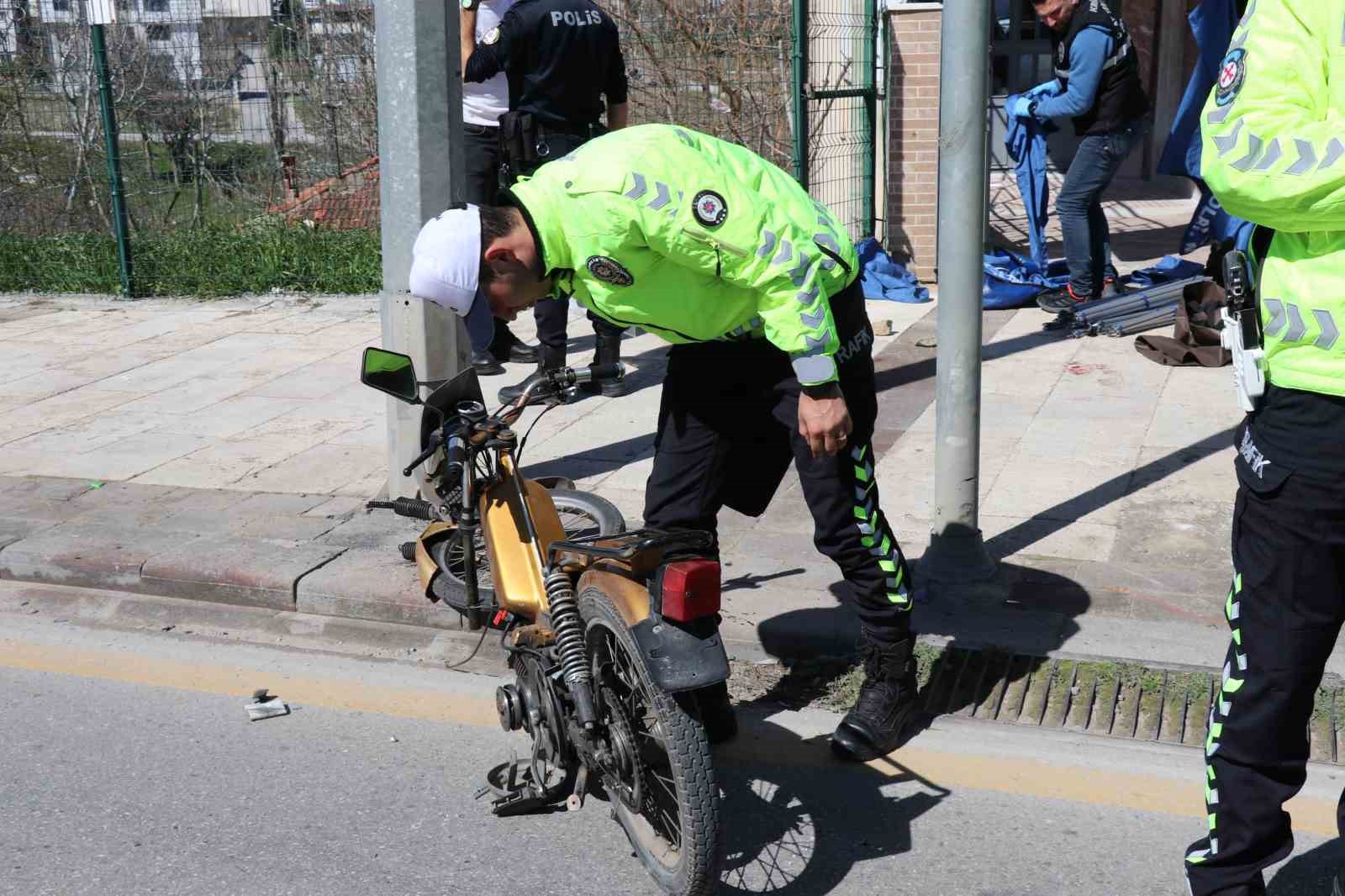 motosikletiyle yaya gecidinden gecmek isten adam hayatini kaybetti 6 t616b7La