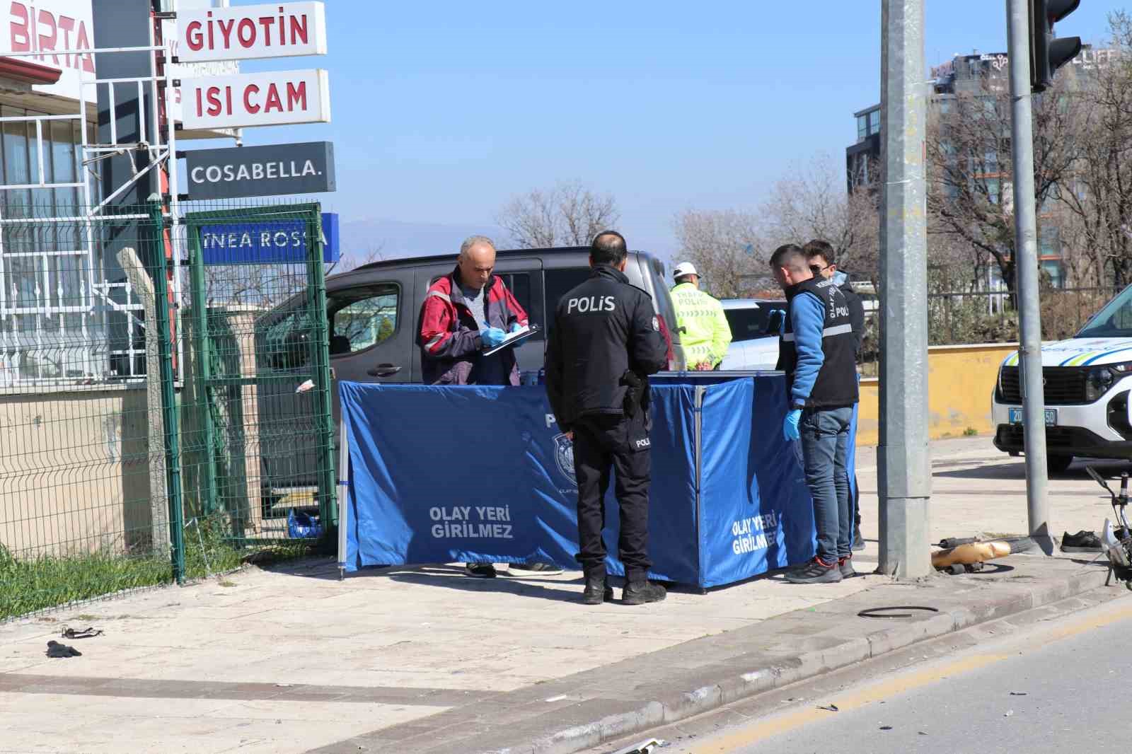 Motosikletiyle yaya geçidinden geçmek isteyen adamın hayatını kaybettiği kaza anları ortaya çıktı 9 motosikletiyle yaya gecidinden gecmek isteyen adamin hayatini kaybettigi kaza anlari ortaya cikti 5 K1ZdMXGq